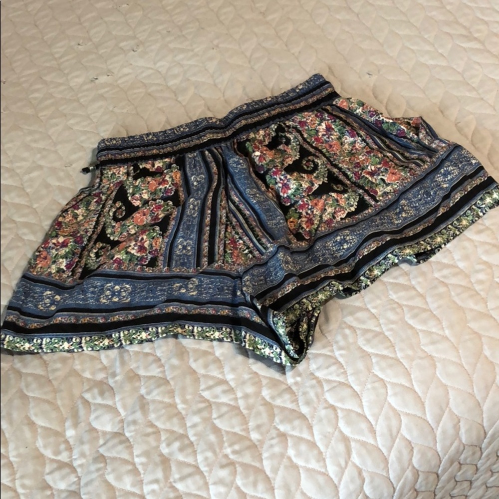 Women’s Shorts - Picture 4 of 4